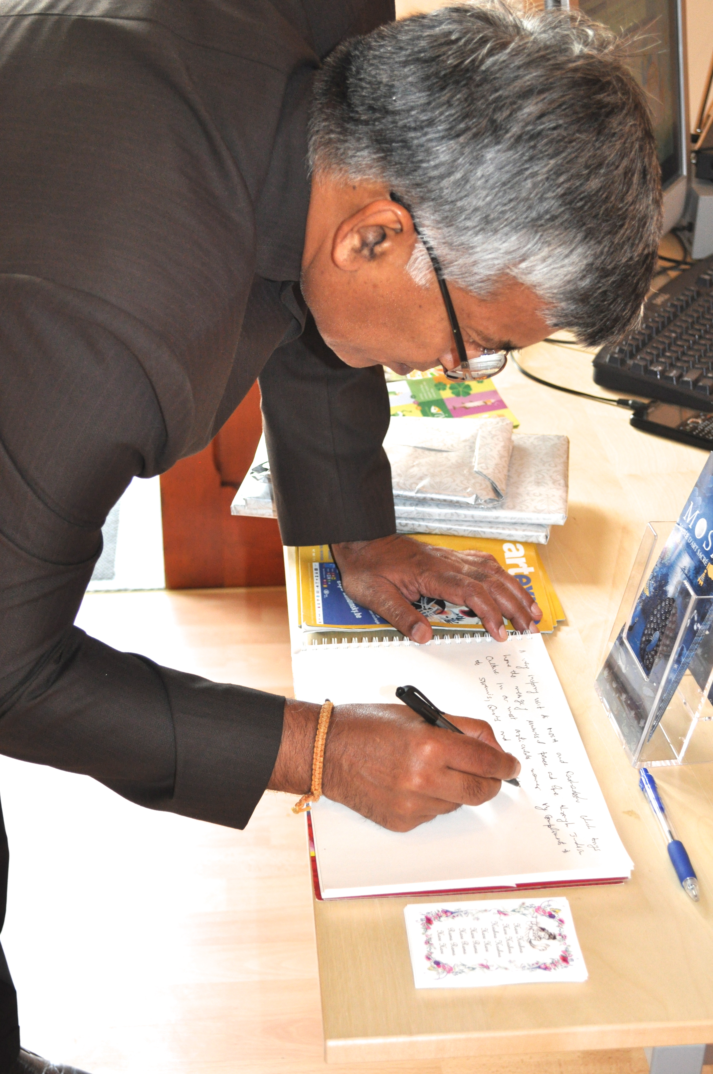 SureshGoel_GuestbookSigningMOSA